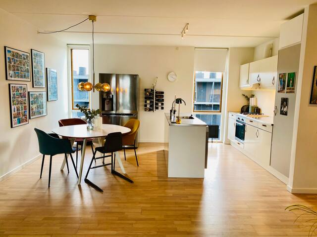 BEST LOCATION ON THE WATER! gallery image 3