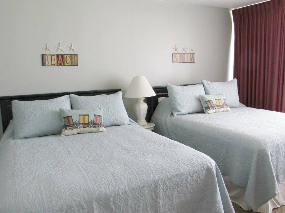 Guest Bedroom - 2 Queens