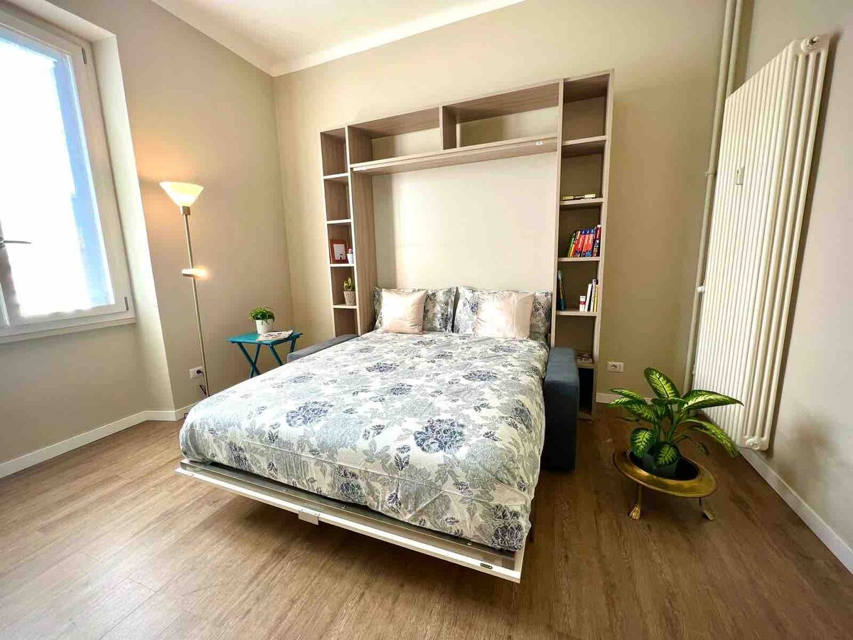 За заслужен добар сон, ќе ви се допадне креветот со удобен душек од 25 см. Слатки соништа!
