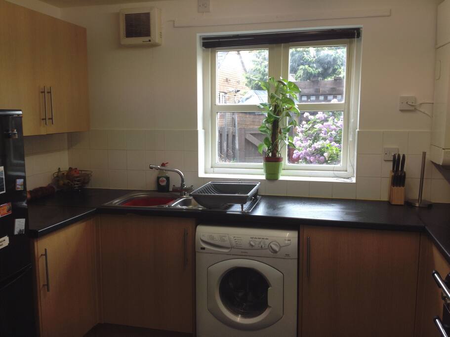 Brand New Large Fitted Kitchen!
