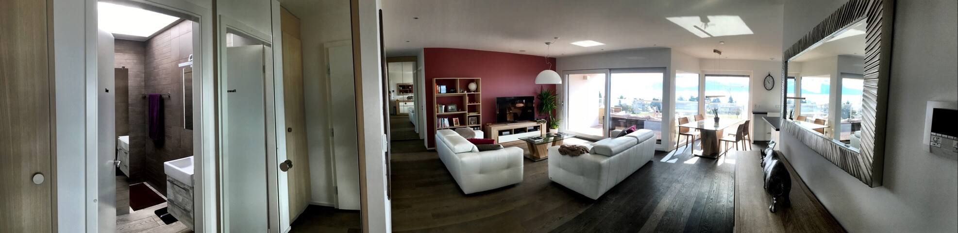 Penthouse Panoramic Lake View, Piano, Tub, Parking gallery image 2