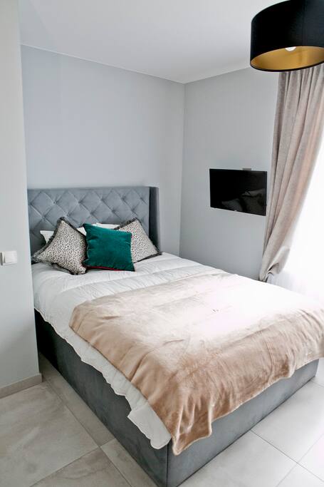 King bed, TV