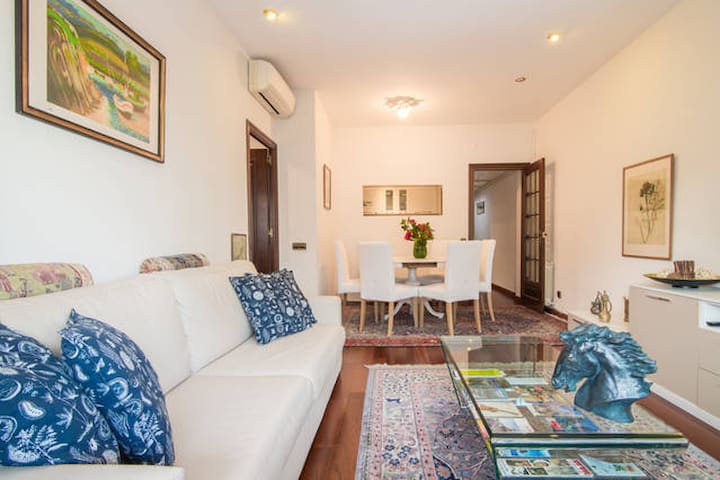 AMAZING 3 BEDRMS APARTMENT BIG TERRACE CITY CENTER