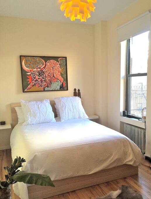 Quiet bedroom with a Queen size bed