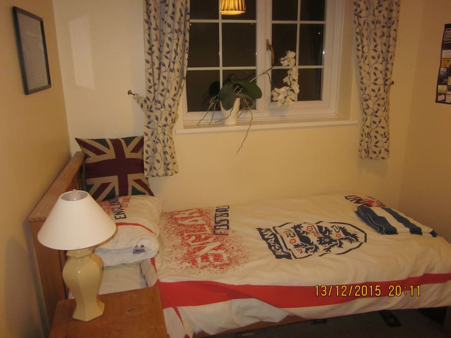 Single room with view to south facing
back garden