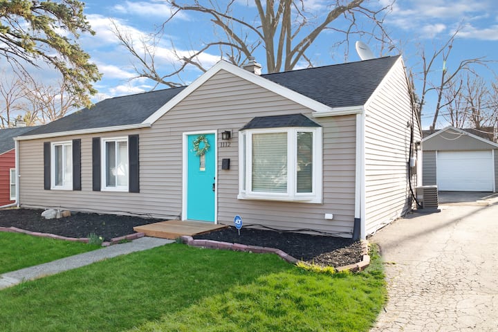 Little Lansing House I 3 Br W/ Queen Beds - Lansing, MI