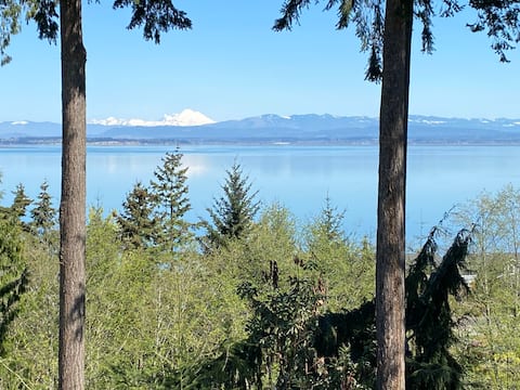 3 BR/3BA private panoramic water views w/hot tub