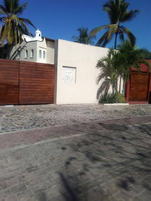 Entrada al condominio