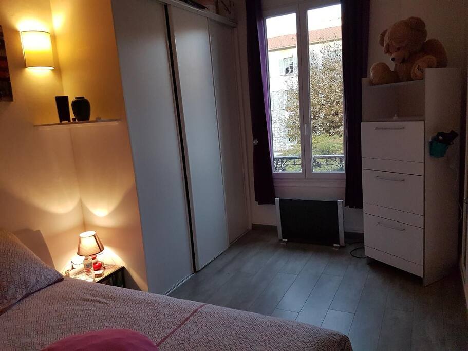 Chambre lit queen size