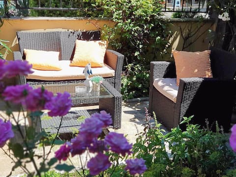 Friends House "Dyakovi" 1- sea breeze & greenery