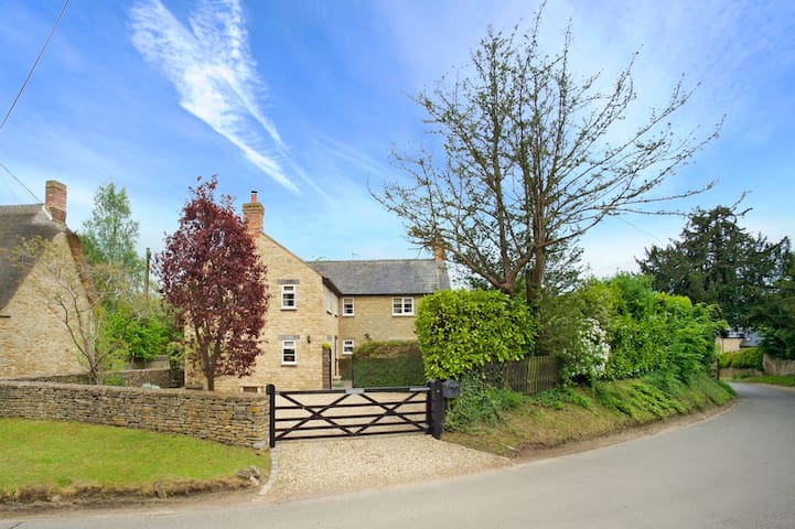 Brook Farm Cottage Hinton In The Hedges Brackley Houses For