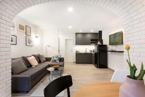 ★Castle way★ 150m to Lake, NEW 1 BR APT w/P
