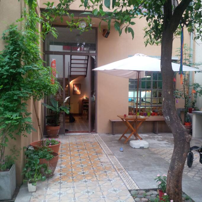 entrada desde la calle