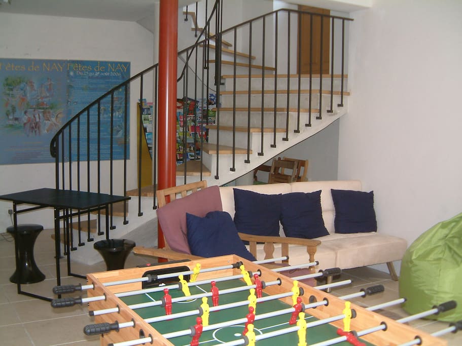Part of the tv/games room