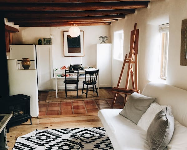 Montoya St. Casita, walk to plaza!