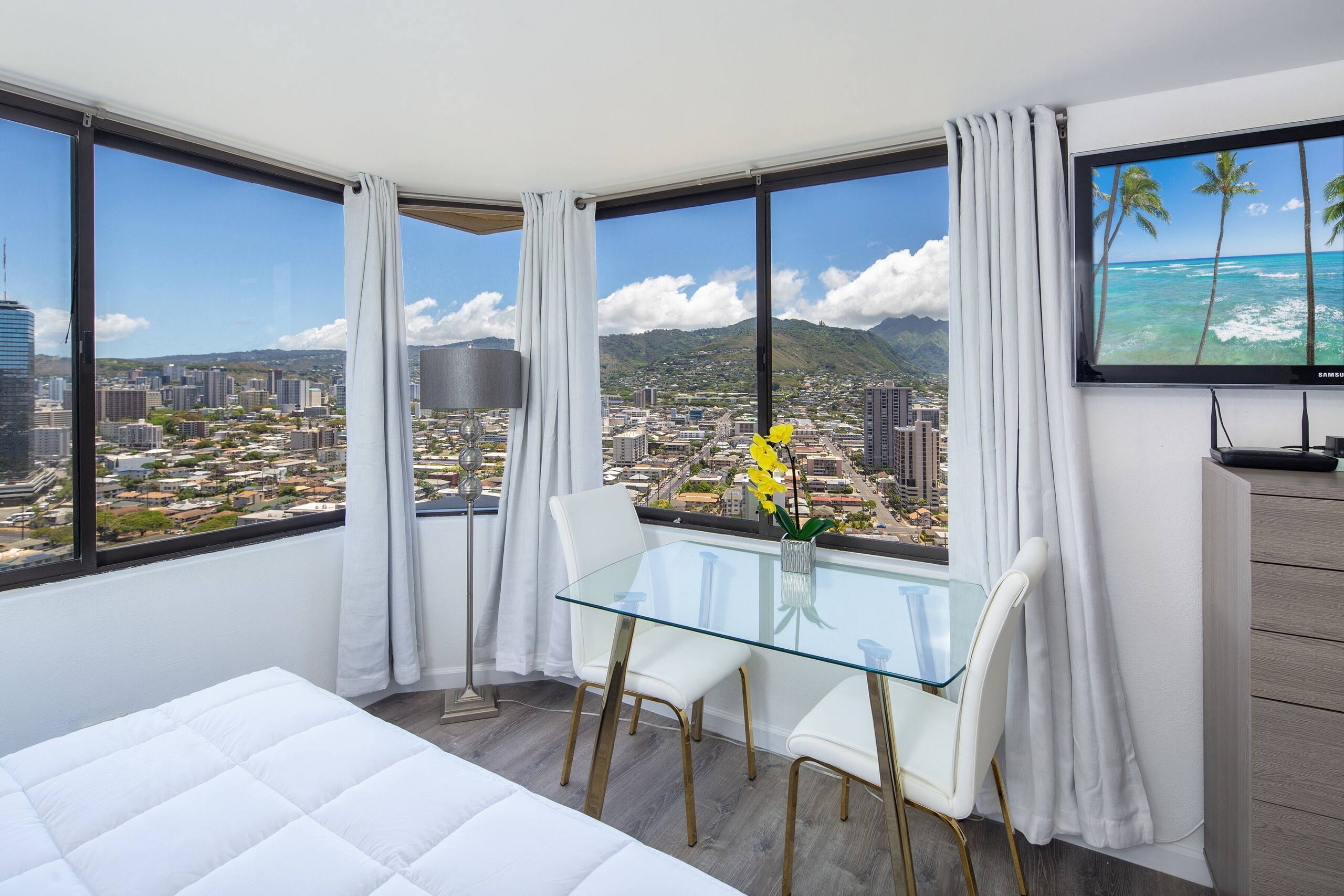 Condo in Honolulu · ★4.73 · Studio · 1 bed · 1 shared bath - Image 6