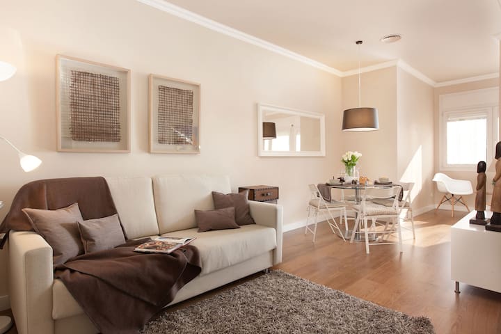 Apartment Deluxe by Coliseum EnjoyBCN Apts