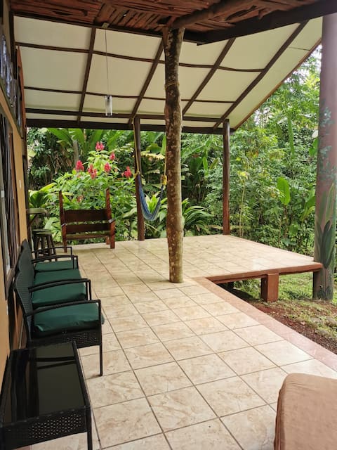 Riverfront room private rainforest fast wifi