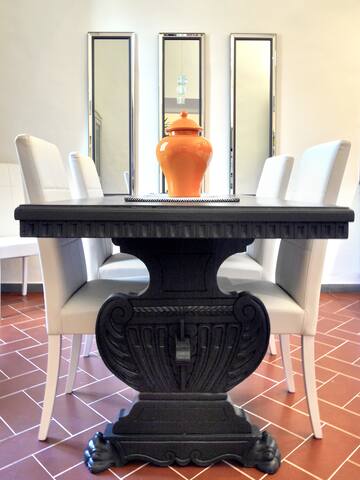 Conti private house next to the Duomo gallery image 3