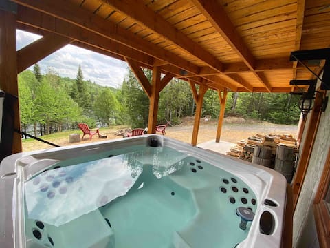 Roundwood chalet with unique scenery and hot tub!