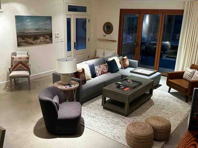 Clarksville Modern Luxury Vacation Home gallery image 4