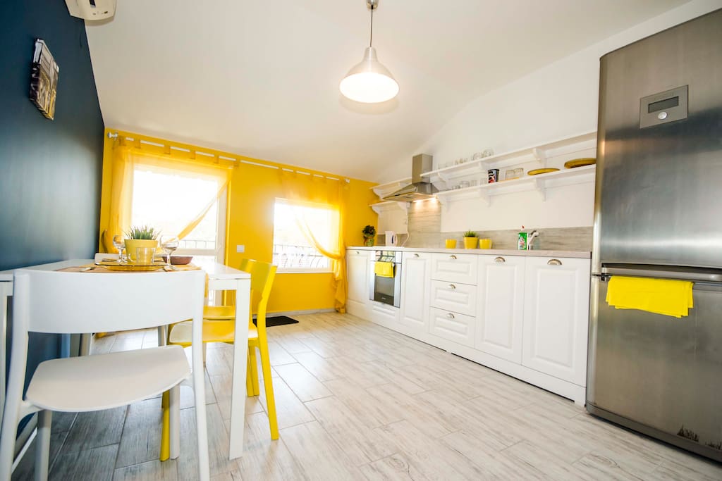 Fully equipped kitchen.