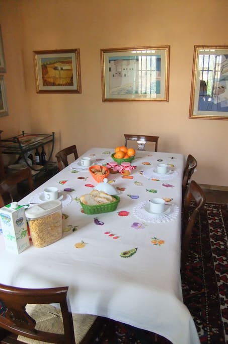 breakfast room inside