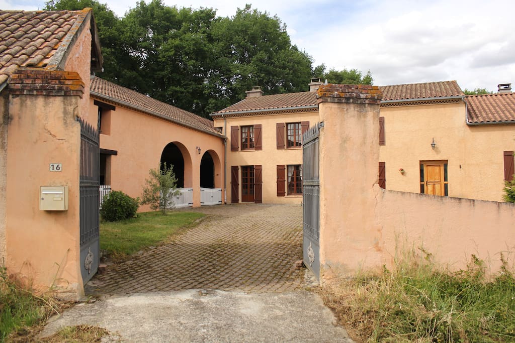 Entrance to Villa Sombrun
