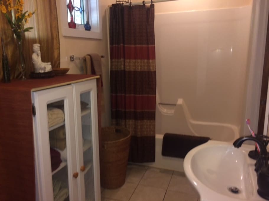 Guest Bath (shared)