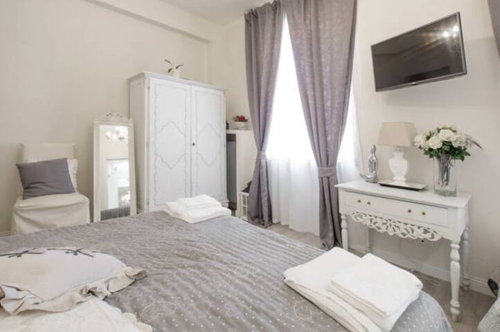 Vatican Suites 3 BR 2 BA max 8pax gallery image 5