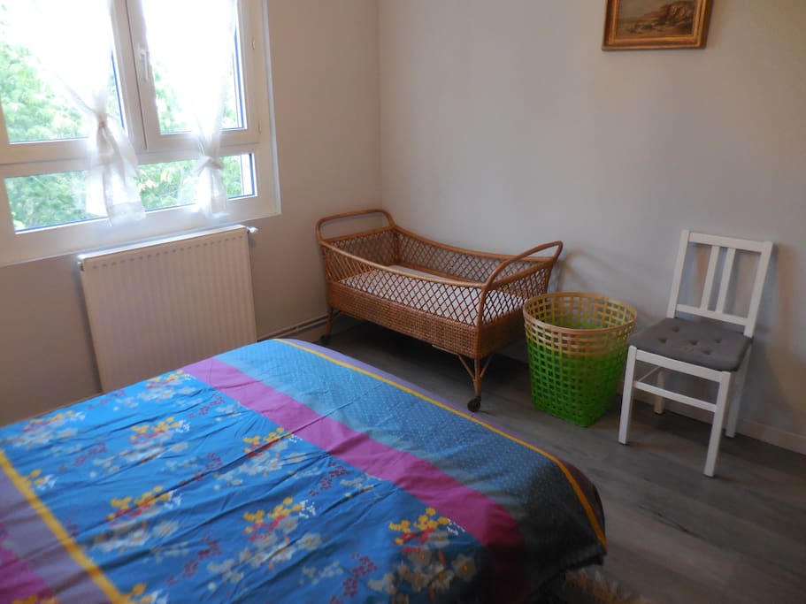 Chambre - lit double et lit bébé