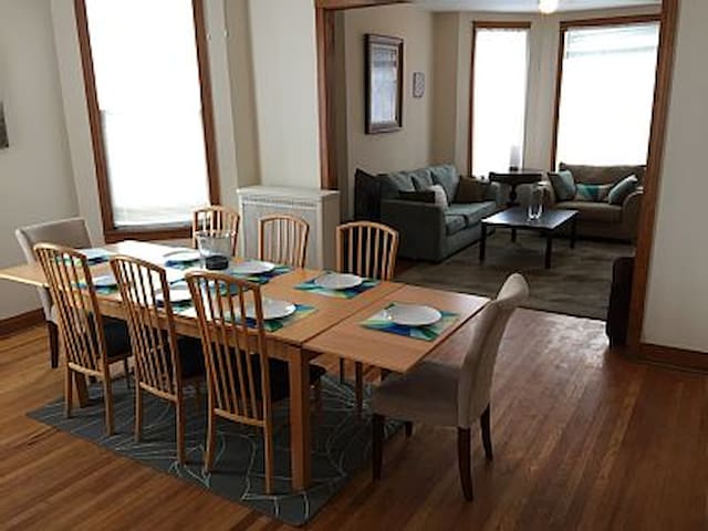 Heart of Wrigleyville 4 bed 2 bath