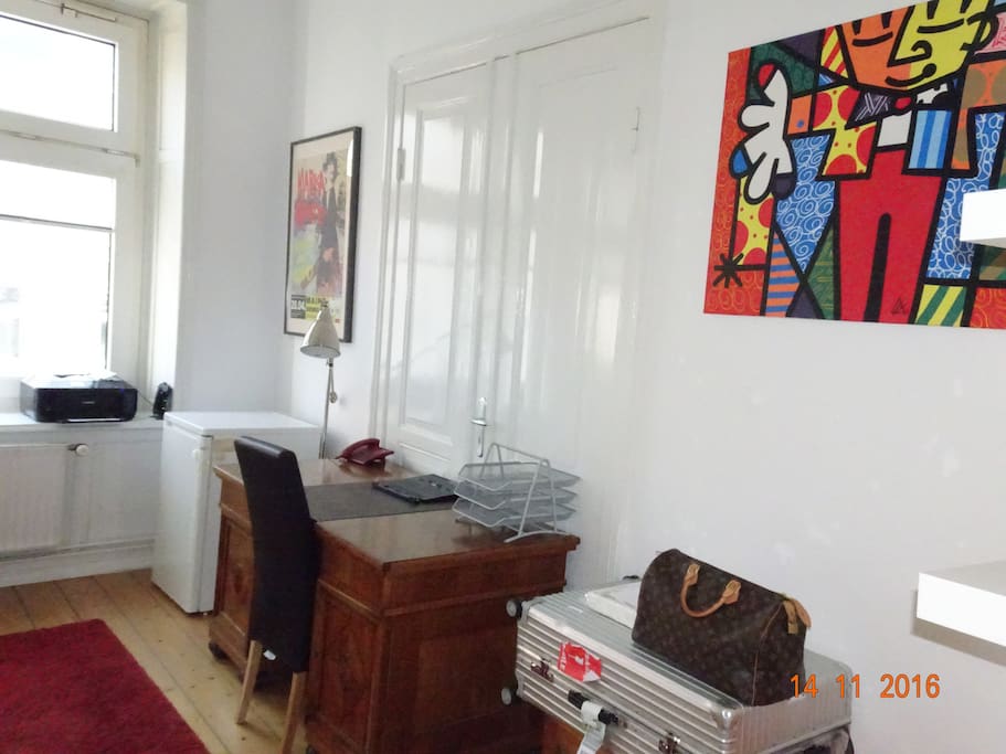Frigobar, working table and printer