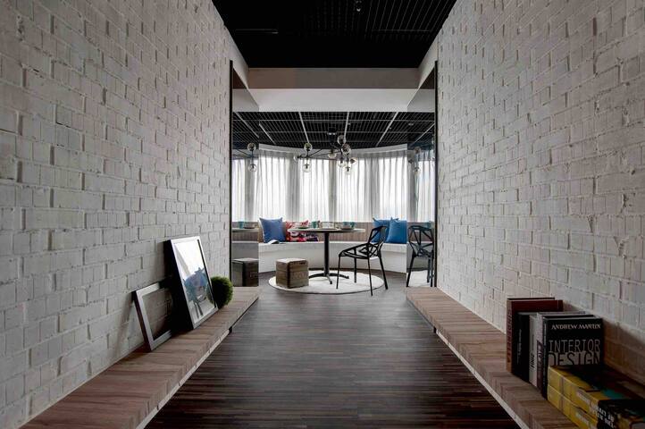 Deluxe TPE city view 3 beds room w/24hr reception gallery image 3