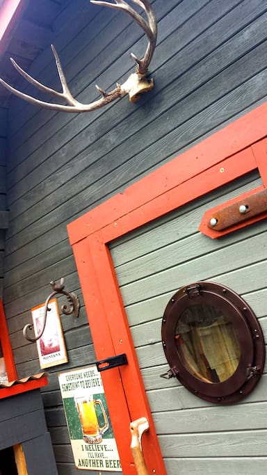 Door to Dirty Pete's