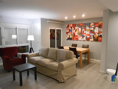 Apartment 3. newly renovated center air a.