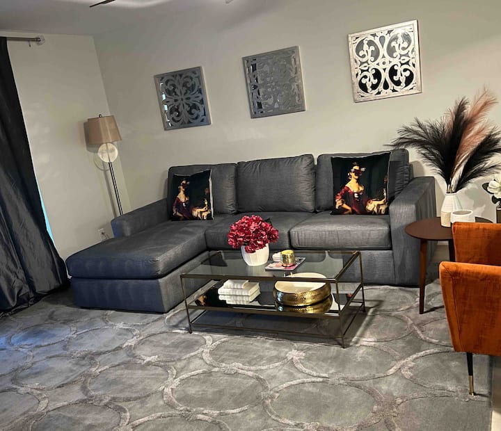 II Fantastic 2Bdrm condo in Biltmore Area Condominiums for Rent in