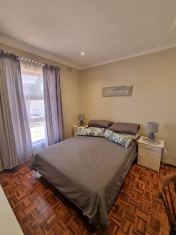 Peaceful, Cheerful, Family Friendly 3Bedroom house gallery image 5