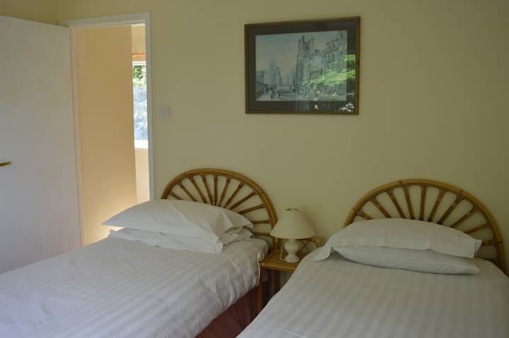 تقع غرفة النوم 3 بجوار الحمام وتحتوي على أسرّة مزدوجة - مثالية للأجداد!