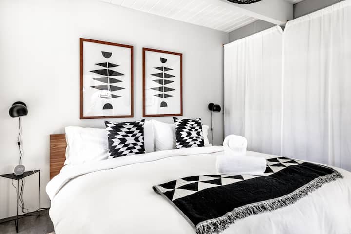 Everyone raves about the great night sleep on our king sized bed with 800 thread count Egyptian Cotton sheets.