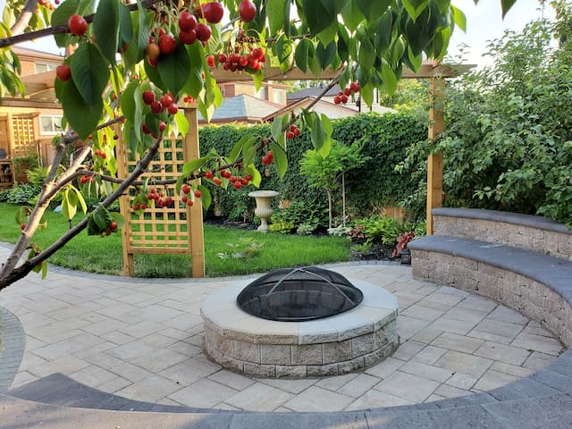 Spacious house, 10 minutes away from airport