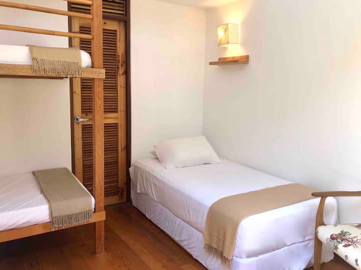 Four impeccable beds with wooden floor and ceiling. Private bathroom for each room. Airy and very functional.
“Tortuga” room # 3