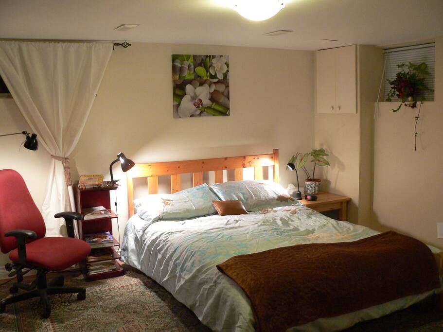 Bedroom - comfortable and romantic at night