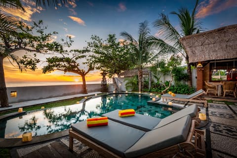 Villa Del MARE beach front in Amed