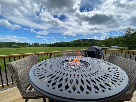 Top performing Airbnb: Cozy Cottage, just off exit 20, 1/2 hr to Hunter in Saugerties