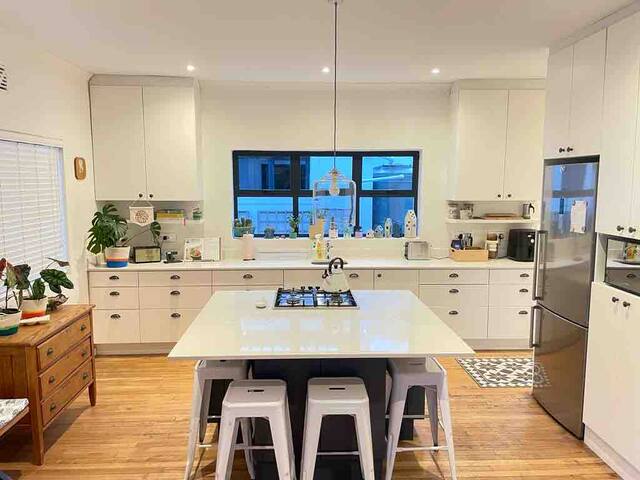 Lynfrae home with relaxed living & pool gallery image 3