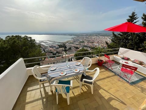 Top Airbnb: Scenic view in Roses
