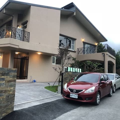 Napa California Manor-American style, 6-person 3-room private building, western style breakfast, Col