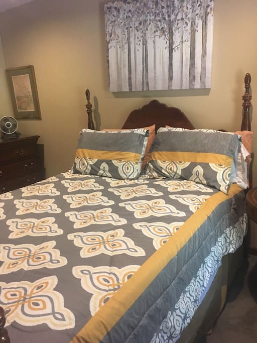 Queen size bed.