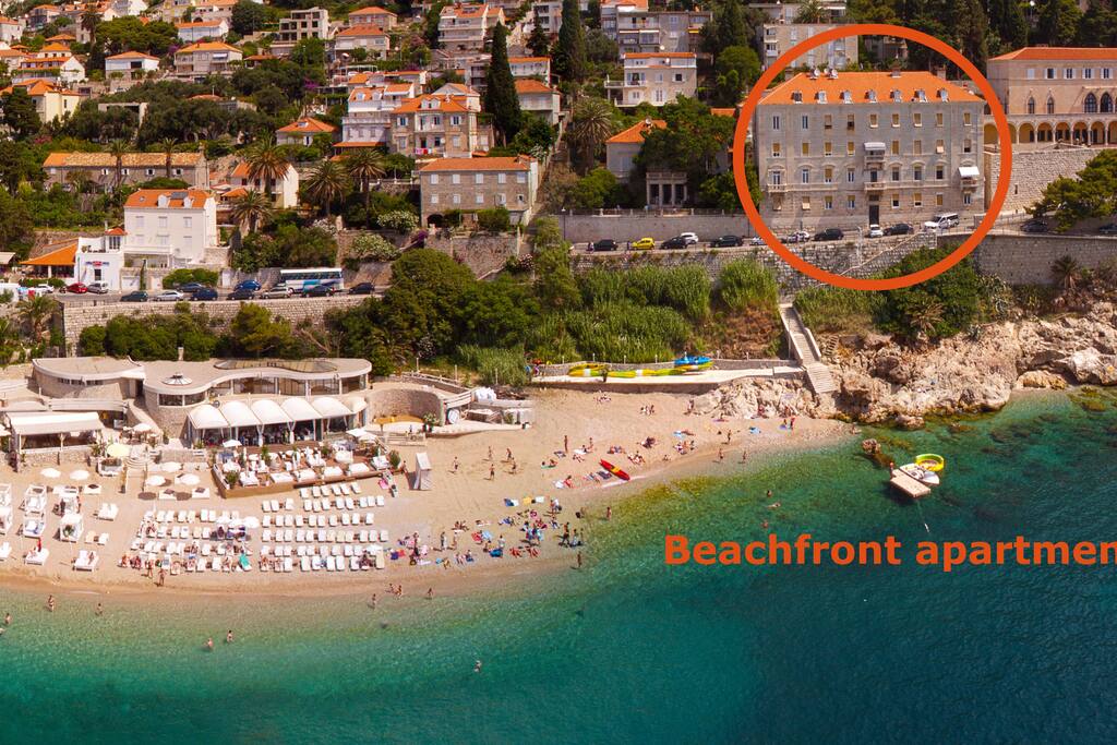 Apartment just few meters away from the beach and in walking distance to the Old Town